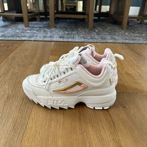 Fila girls shoes size 4 (fits women sz 6) EUC